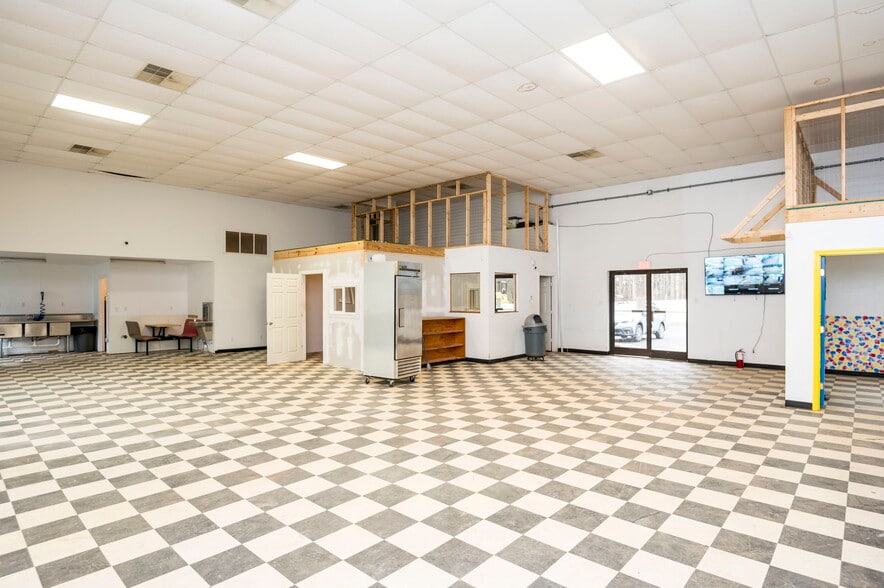 More Photos Of 199 S Cherry St, Cherryville Auto Dealership For Sale
