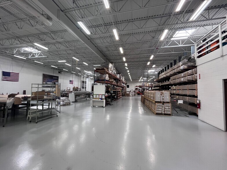 More Photos Of 925-933 Oaklawn Ave, Elmhurst Industrial For Sale