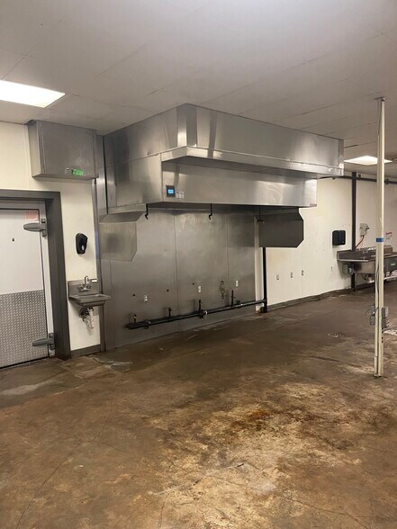 More Photos Of 8950 US-165, Sterlington Storefront For Sale