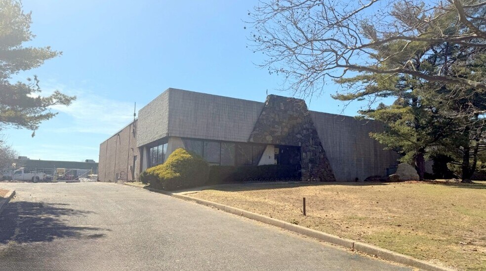 Primary Photo Of 35 Davids Dr, Hauppauge Warehouse For Lease