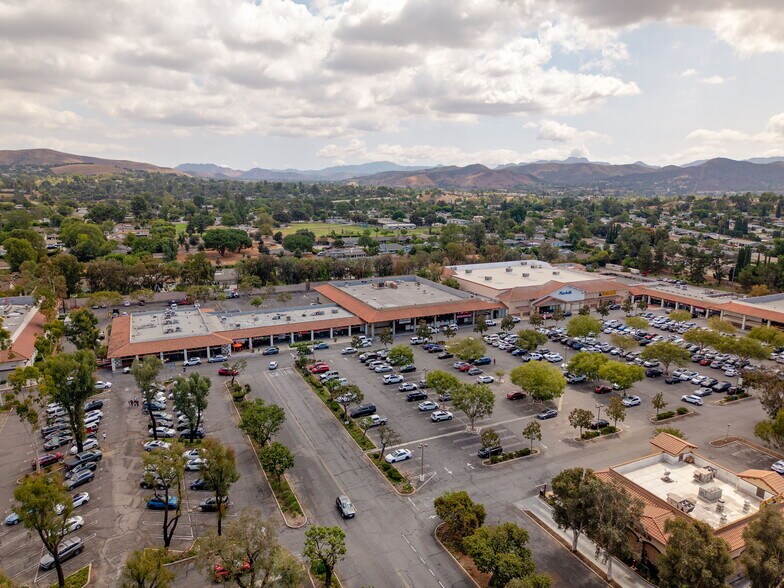 More Photos Of 1300-1530 N Moorpark Rd, Thousand Oaks Unknown For Lease