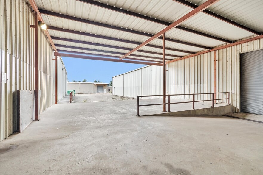 More Photos Of 1207 N Fm 3083 Rd, Conroe Distribution For Lease