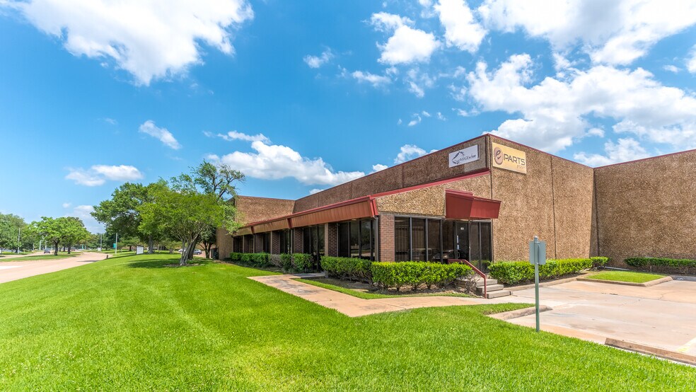 More Photos Of 9777 W Gulf Bank Rd, Houston Warehouse For Lease