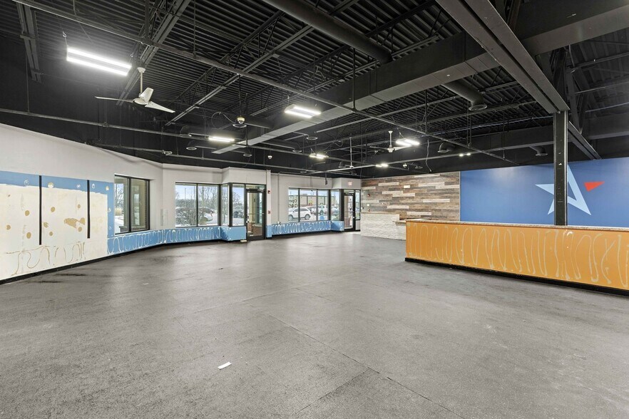 More Photos Of 1111 Dixie Hwy, Beecher Storefront For Sale