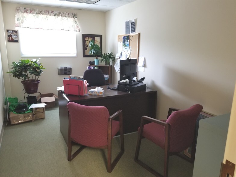 More Photos Of 163 Cedar St, Branford Medical For Lease