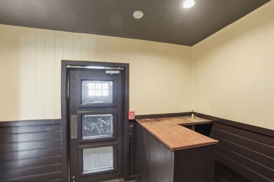 More Photos Of 332 Farnum Pike, Smithfield Restaurant For Sale