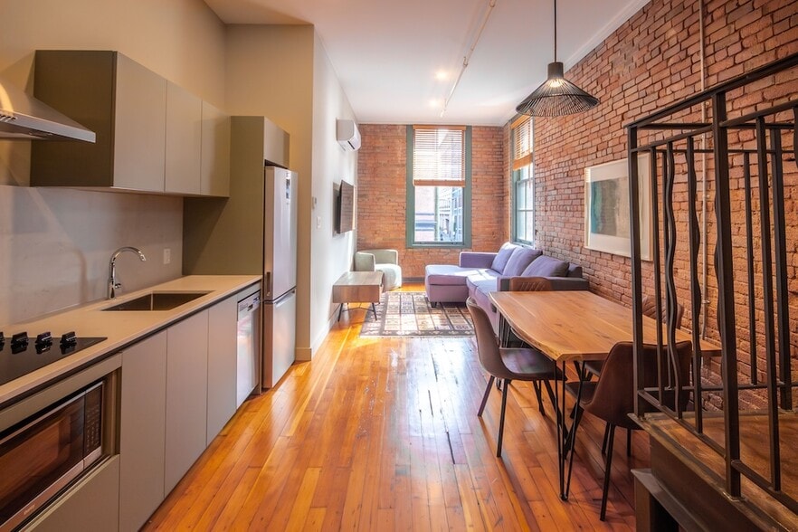 More Photos Of 211 Columbia St, Vancouver Hotel For Sale