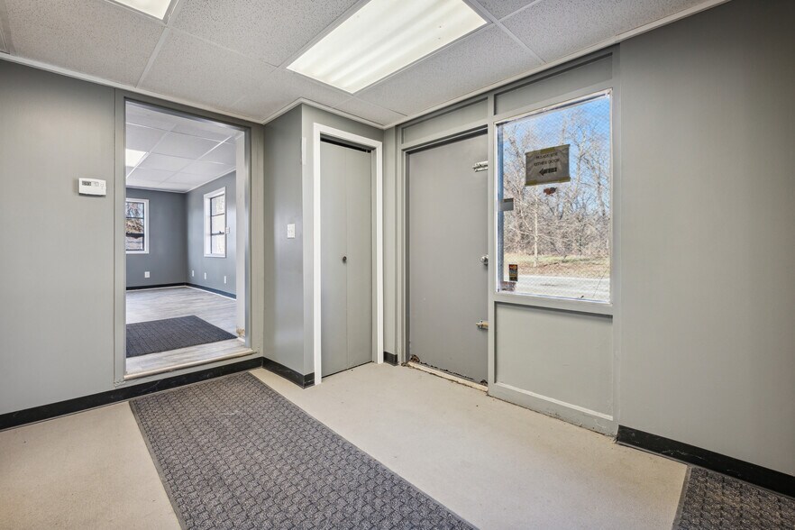 More Photos Of 15 Walnut St, Coshocton Warehouse For Sale