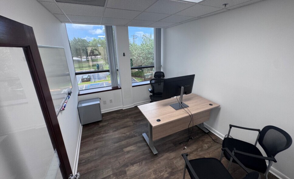 More Photos Of 819 SW Federal Hwy, Stuart Office For Lease