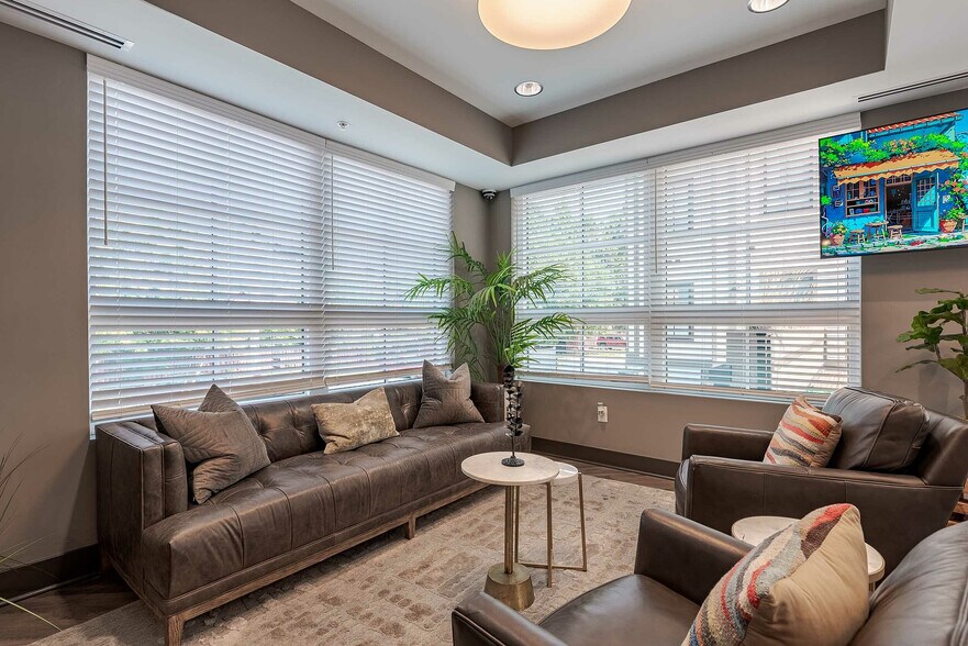 More Photos Of 120 E 5th Ave, Columbus Apartments For Lease