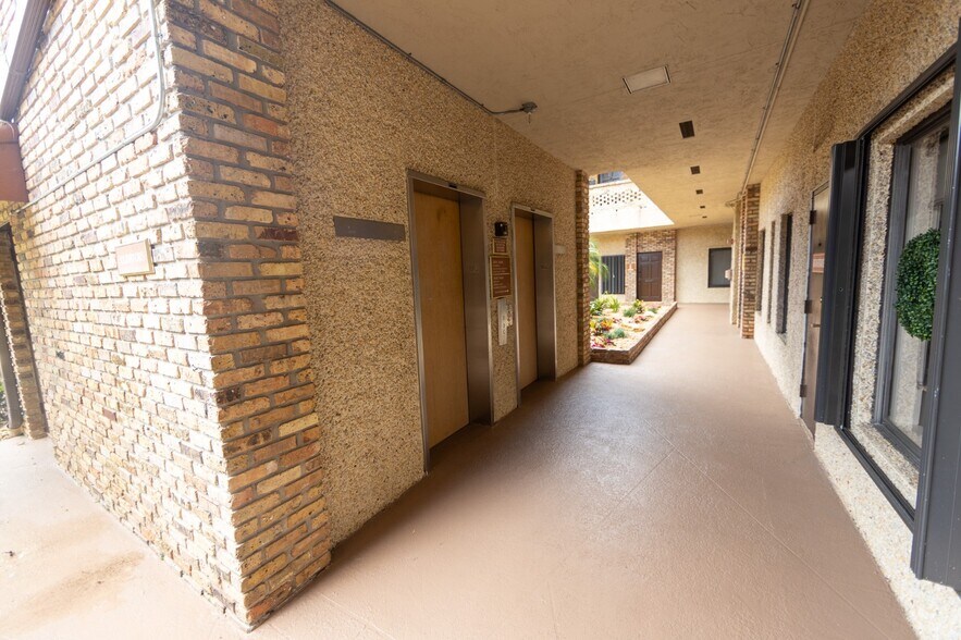 More Photos Of 300 NW 70th Ave, Plantation Medical For Lease