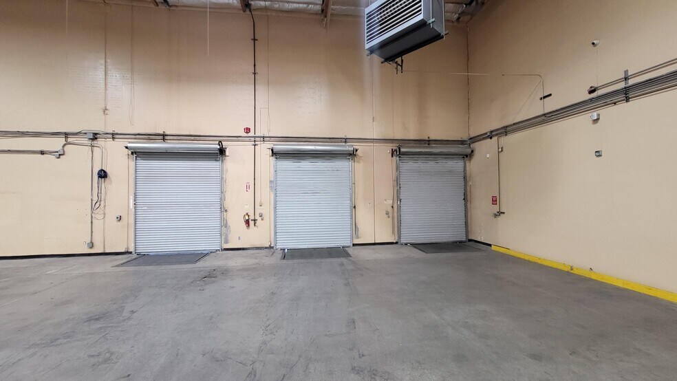 More Photos Of 3325-3326 W Oquendo Rd, Las Vegas Warehouse For Lease