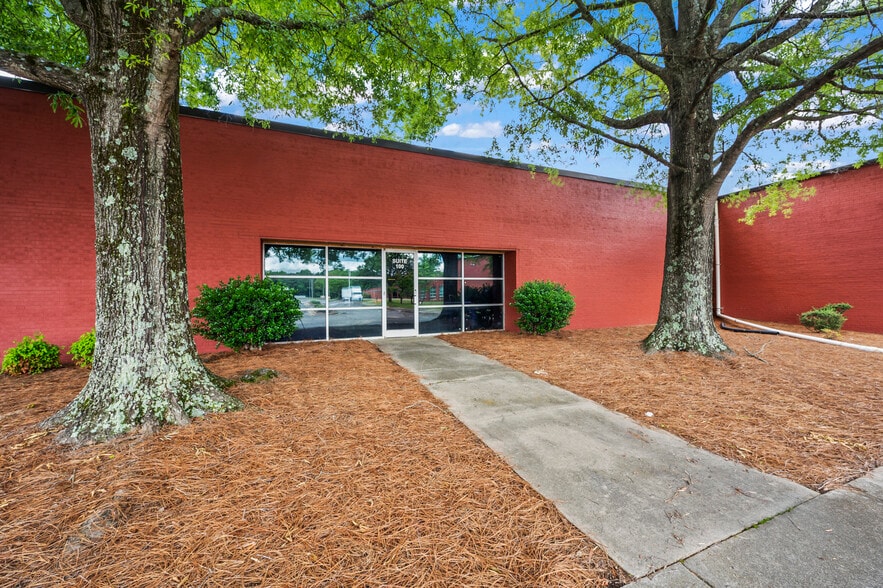 More Photos Of 2064 Brentwood St, High Point Warehouse For Lease