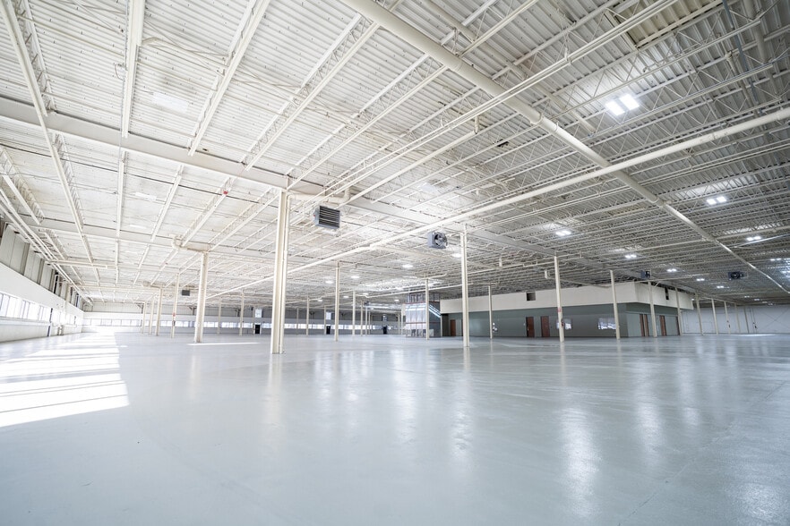 More Photos Of 100 Simplex Dr, Westminster Distribution For Lease