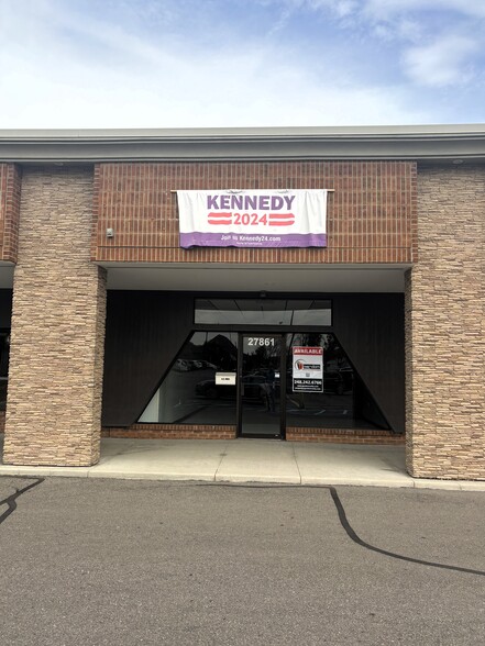 More Photos Of 27841-27909 Orchard Lake Rd, Farmington Hills Unknown For Lease