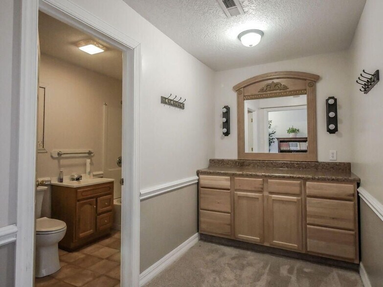 More Photos Of 203 W Washington Ave, Athens Freestanding For Sale