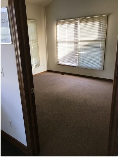 More Photos Of 4345 Meigs Ave, Waterford Office For Lease
