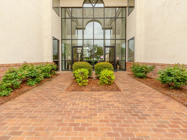 More Photos Of 2101 N Sardis Rd, Charlotte Office For Lease