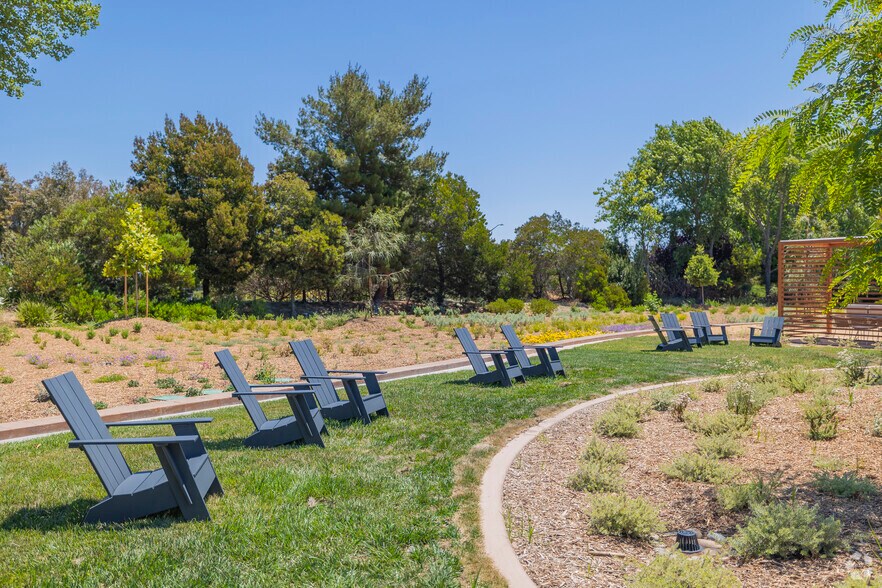 More Photos Of 7999 Gateway Blvd, Newark Research And Development For Lease