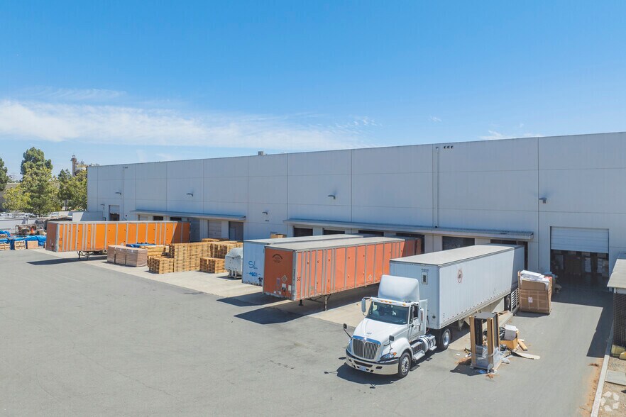 More Photos Of 39611 Eureka Dr, Newark Unknown For Lease