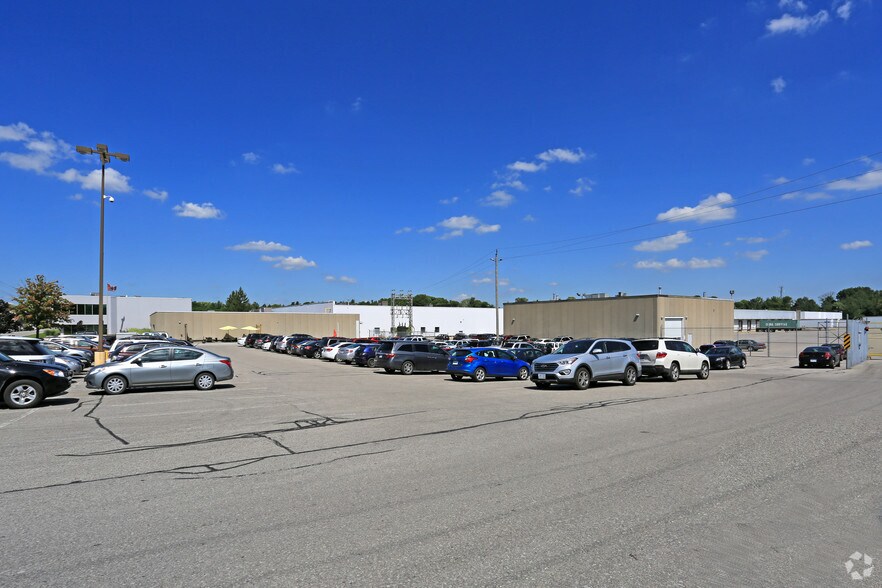 More Photos Of 279 Bayview Dr, Barrie Manufacturing For Lease