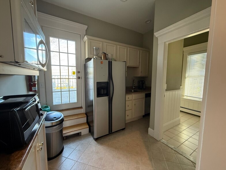 More Photos Of 336 South St, Hyannis Office For Sale