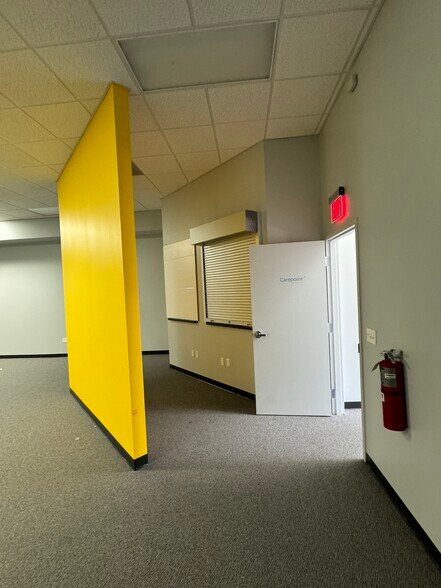 More Photos Of 10781 Park Blvd, Seminole Unknown For Lease