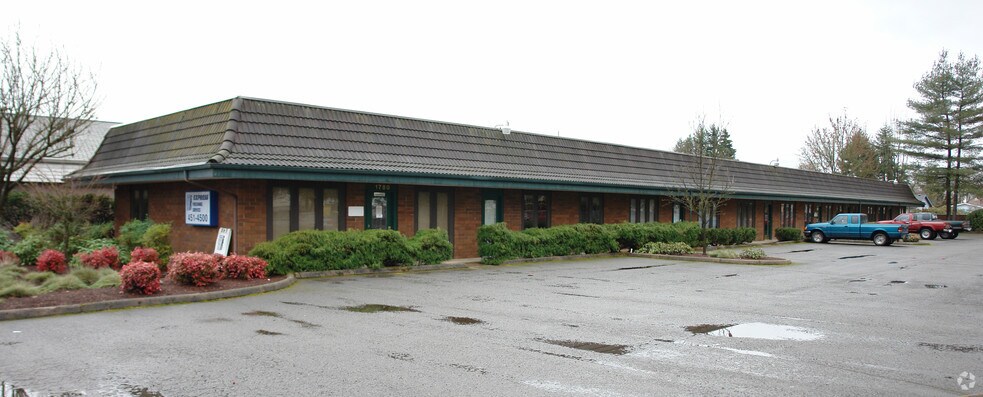 More Photos Of 1780-1790 S Main St, Lebanon Office For Sale