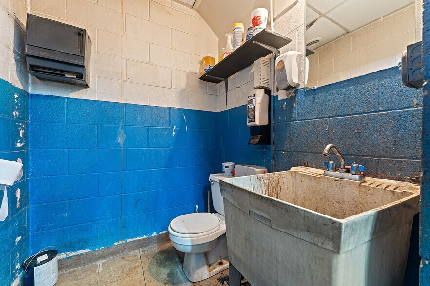 More Photos Of 5843 Us-6, Portage Auto Repair For Sale