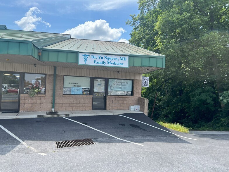 Primary Photo Of 401 S 7th St, Akron Showroom For Lease