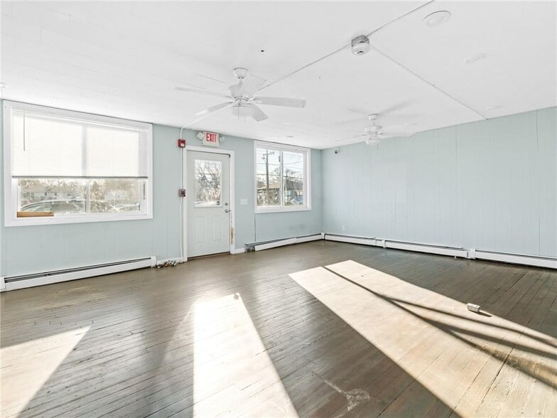 More Photos Of 2291 W Shore Rd, Warwick Showroom For Sale