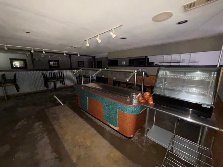 More Photos Of 607 4th St NW, Red Bay General Retail For Sale
