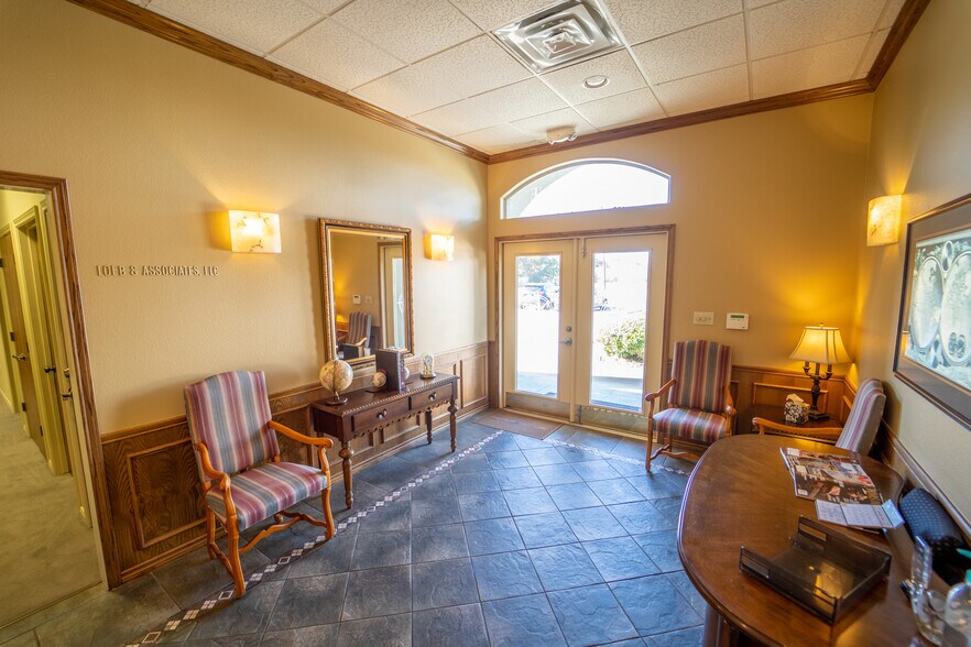 More Photos Of 5103 E Airline Rd, Victoria Office For Lease