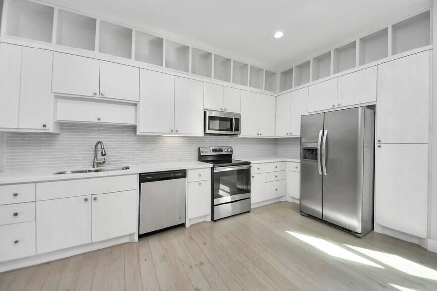 More Photos Of 1708 Winter St, Houston Apartments For Sale