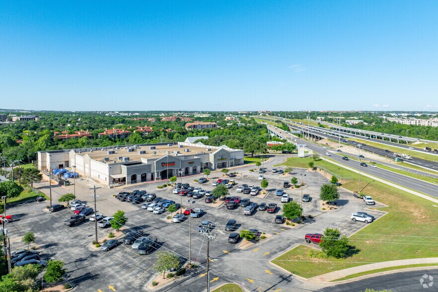 More Photos Of 610 N Austin Ave, Georgetown Storefront For Lease