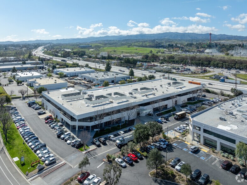 More Photos Of 28159 Avenue Stanford, Valencia Light Distribution For Lease