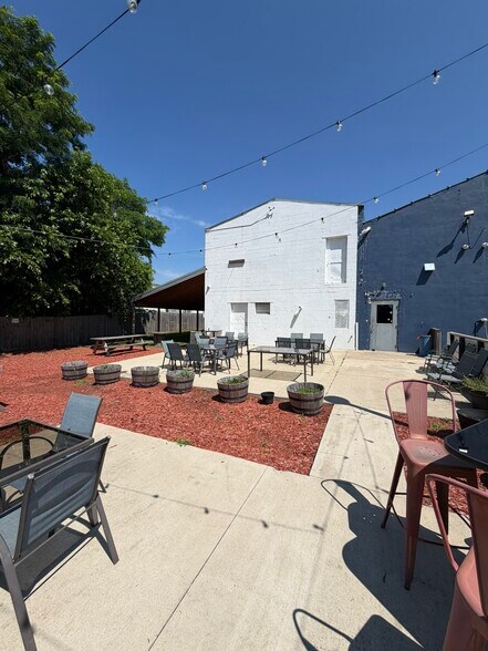 More Photos Of 92 E Michigan Ave, Galesburg Freestanding For Sale