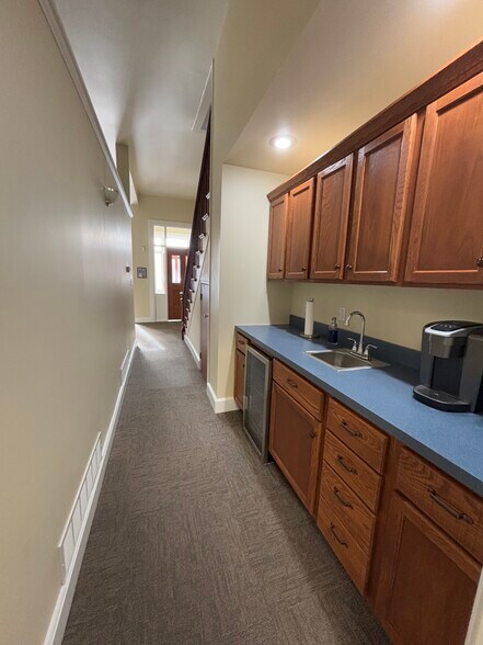 More Photos Of 201 N 3rd St, Hannibal Office For Sale