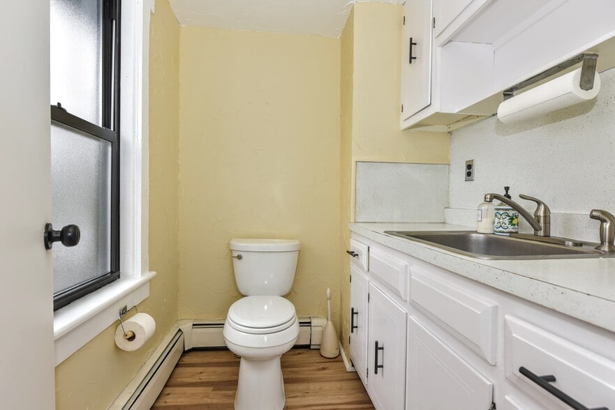 More Photos Of 1432 State Rt 23, Butler Freestanding For Lease