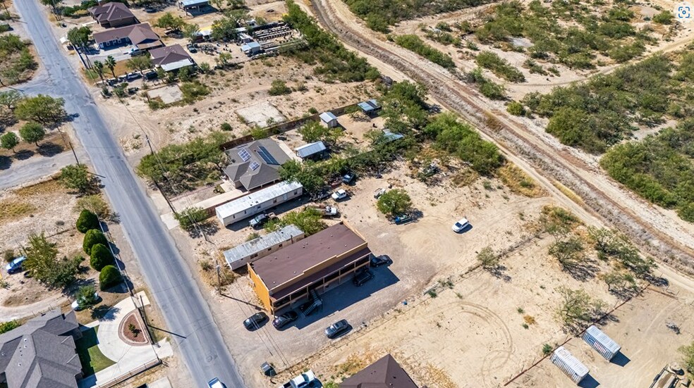 More Photos Of 852 Wagon Wheel Rd, Eagle Pass Apartments For Sale