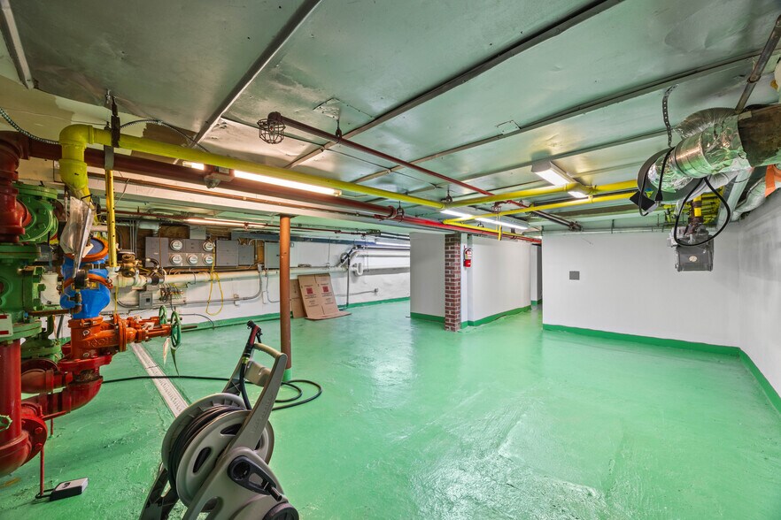 More Photos Of 45-44 Vernon Blvd, Long Island City Apartments For Lease