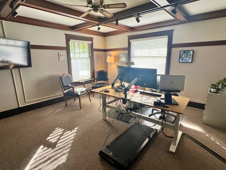 More Photos Of 232 S Batavia Ave, Batavia Office For Sale