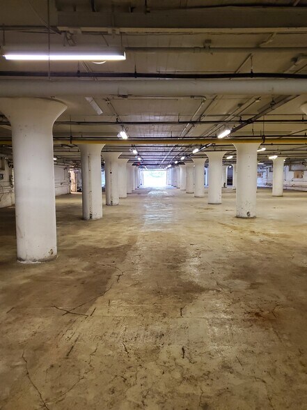 More Photos Of 121 1st Ave, Hamilton Warehouse For Lease