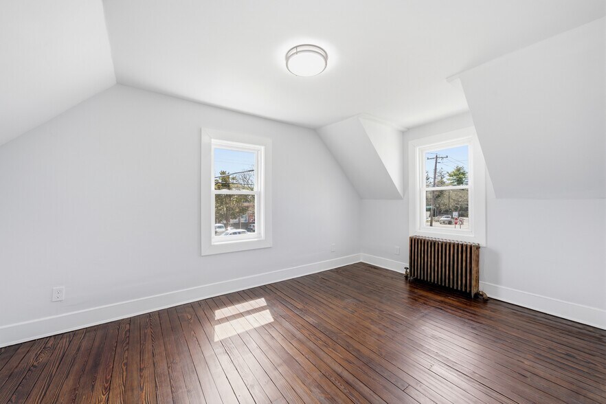 More Photos Of 749 E Main St, Kings Park Office For Sale