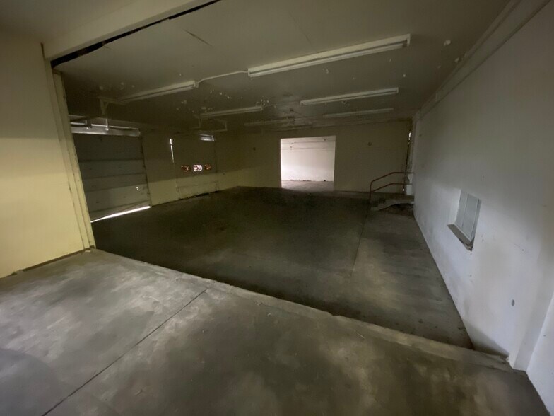 More Photos Of 11358 Main St, Clarence Warehouse For Lease