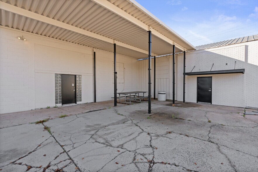 More Photos Of 2601 Wilkinson Blvd, Charlotte Industrial For Sale