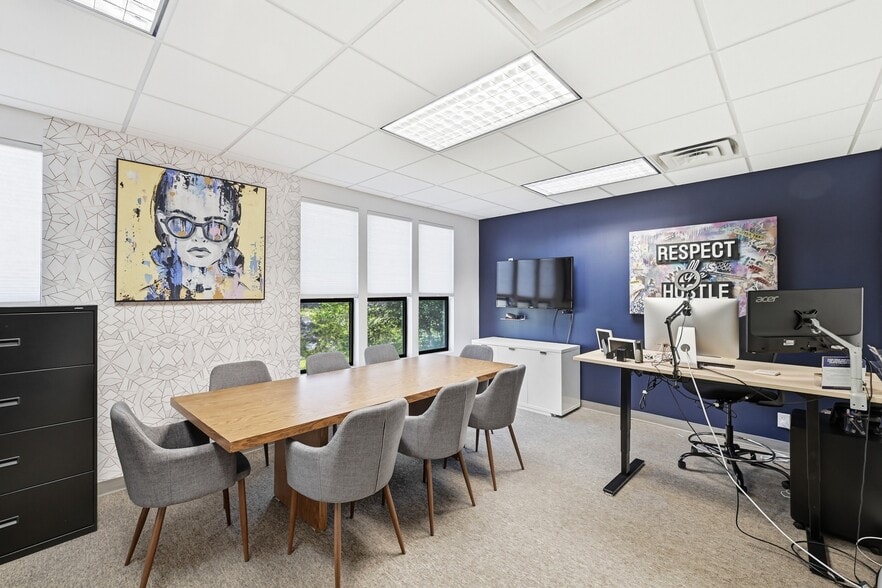 More Photos Of 8733 Shoal Creek Blvd, Austin Office For Sale