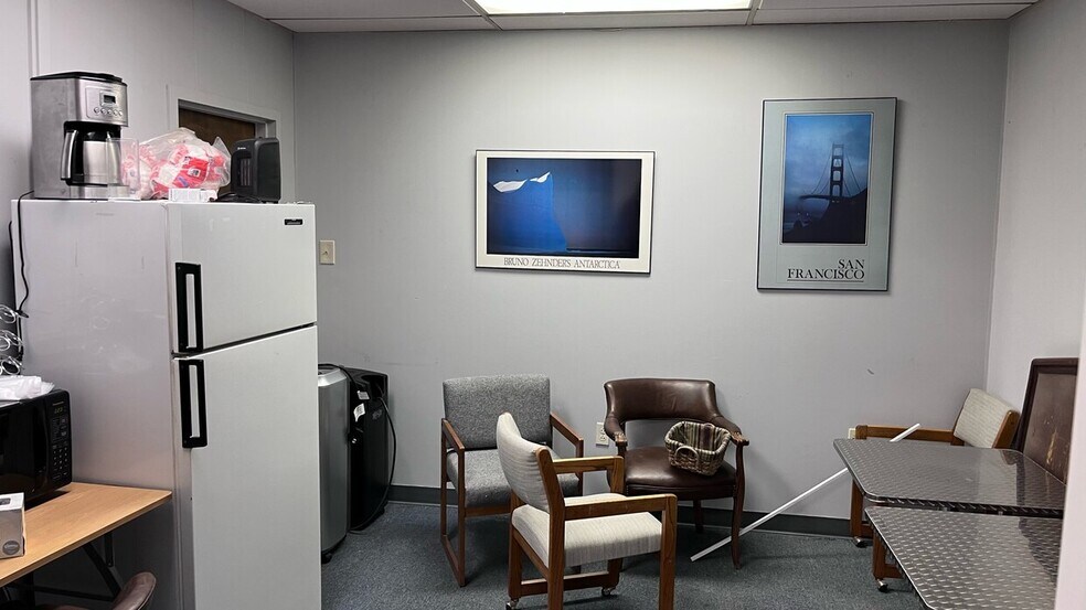 More Photos Of 2006 Swede Rd, Norristown Office For Lease
