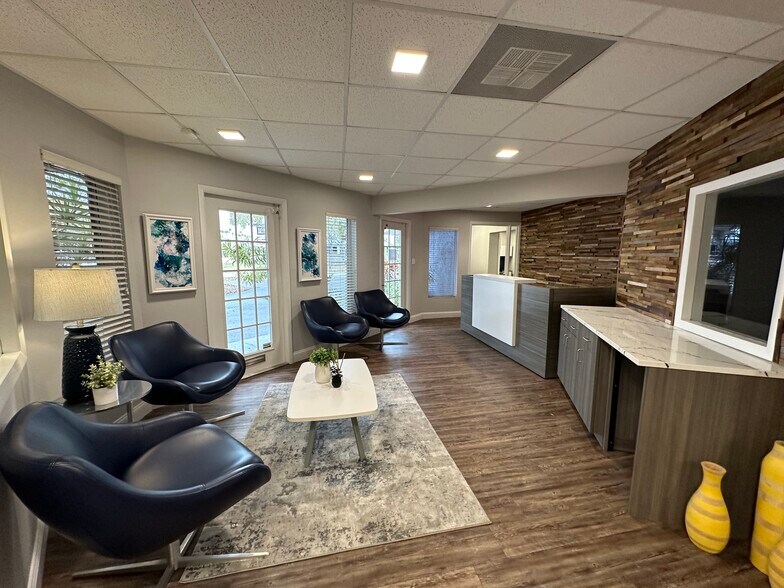 More Photos Of 5721 4th St N, Saint Petersburg Office Residential For Lease