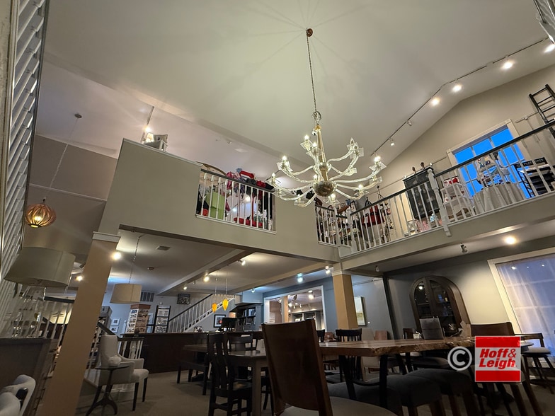 More Photos Of 3451 Fairmount Blvd, Cleveland Heights Freestanding For Sale